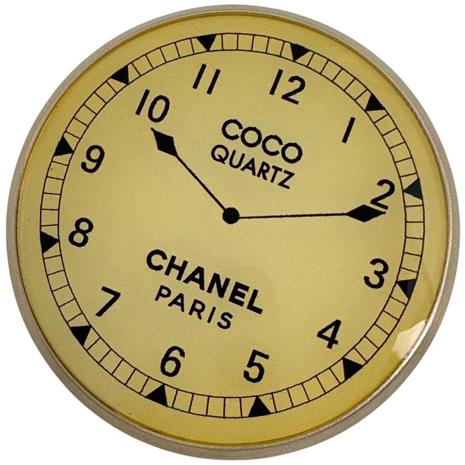 Plating Chanel Brooch Gold: Plating Chanel Brooch Gold Elevate your style with the iconic Chanel brooch, expertly plated in 24-karat gold for a luxurious touch. This timeless piece boasts a sleek design and measures 6cm x 6cm, m