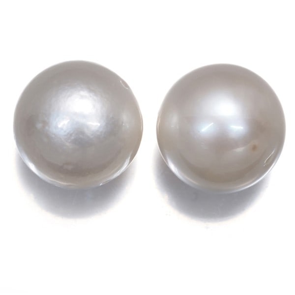 South Sea Pearl 11.1mm Solitaire Earrings in 900 Platinum: South Sea Pearl 11.1mm Solitaire Earrings in 900 Platinum Elevate your elegance with these stunning 900 platinum solitaire earrings, showcasing a majestic South Sea pearl that measures 11.1mm in