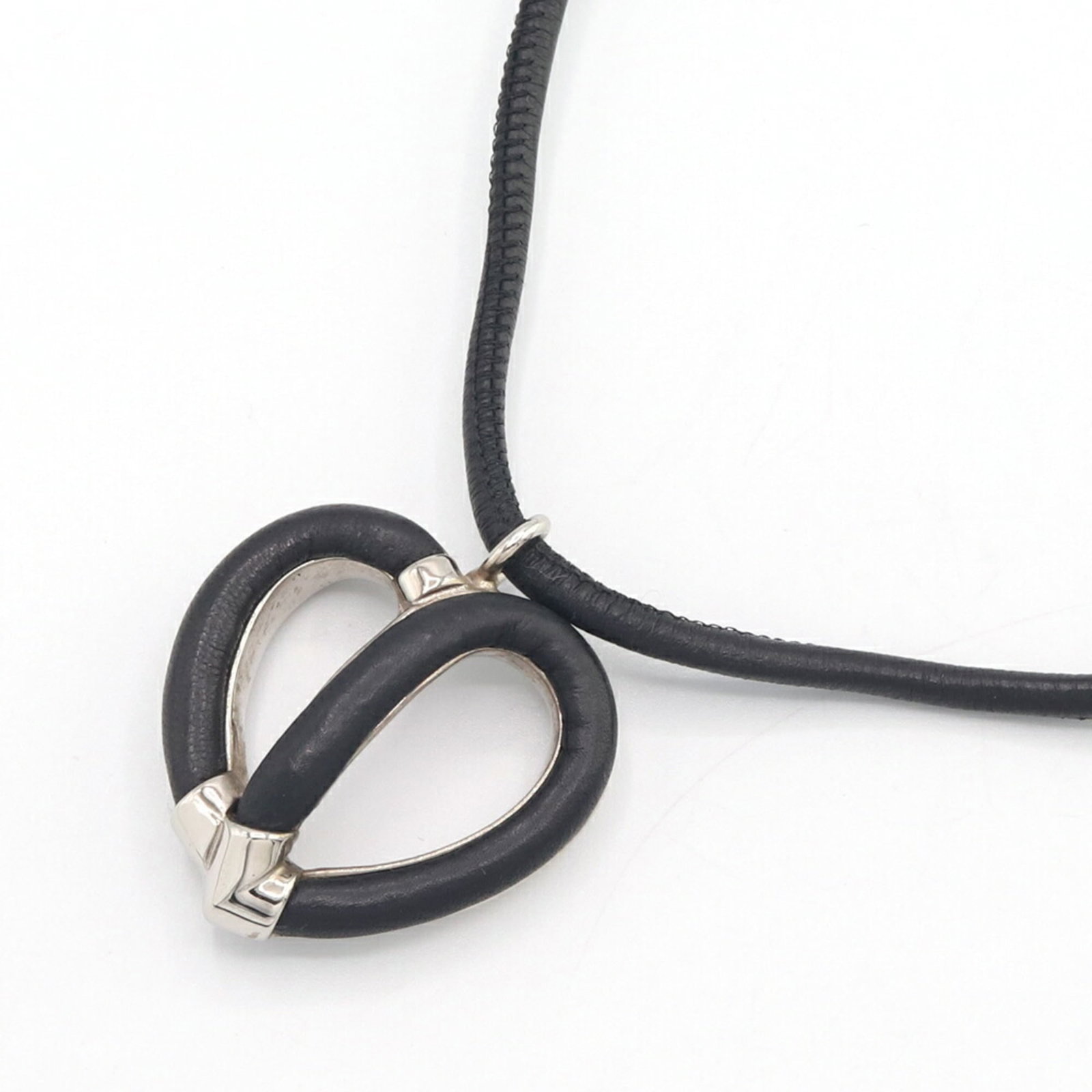 Loewe Black Leather and Metal Pendant Choker Necklace for Women: Loewe Black Leather and Metal Pendant Choker Necklace for Women Elevate your style with the sleek and sophisticated Loewe black leather and metal pendant choker necklace, perfect for adding a touch of