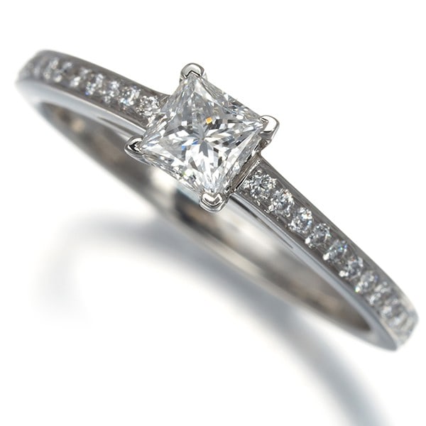 950 Tiffany&Co. Ring Diamond 0.33Ct Grace Solitaire Princess-Cut Pt: 950 Tiffany&Co. Ring Diamond 0.33Ct Grace Solitaire Princess-Cut Pt Experience the timeless elegance of Tiffany & Co.'s iconic design with this stunning 0.33ct princess-cut diamond solitaire ring, set