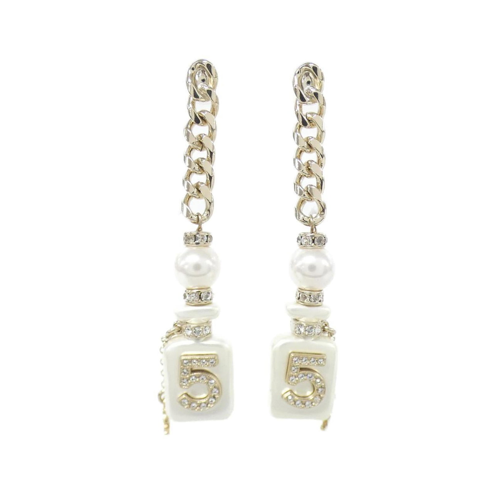 Earrings Chanel Stud: Earrings Chanel Stud Authentic Chanel stud earrings in gold and white, offering a timeless touch to any outfit. With their sleek design and classic style, these earrings are perfect for adding a luxur