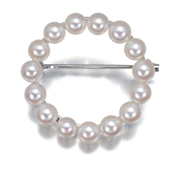 Akoya Pearl Circle Brooch in 4.1-4.3mm Mikimoto Silver: Akoya Pearl Circle Brooch in 4.1-4.3mm Mikimoto Silver A stunning Akoya pearl circle brooch, crafted in exceptional 4.1-4.3mm Mikimoto silver, adds a touch of understated elegance to any outfit. Its l