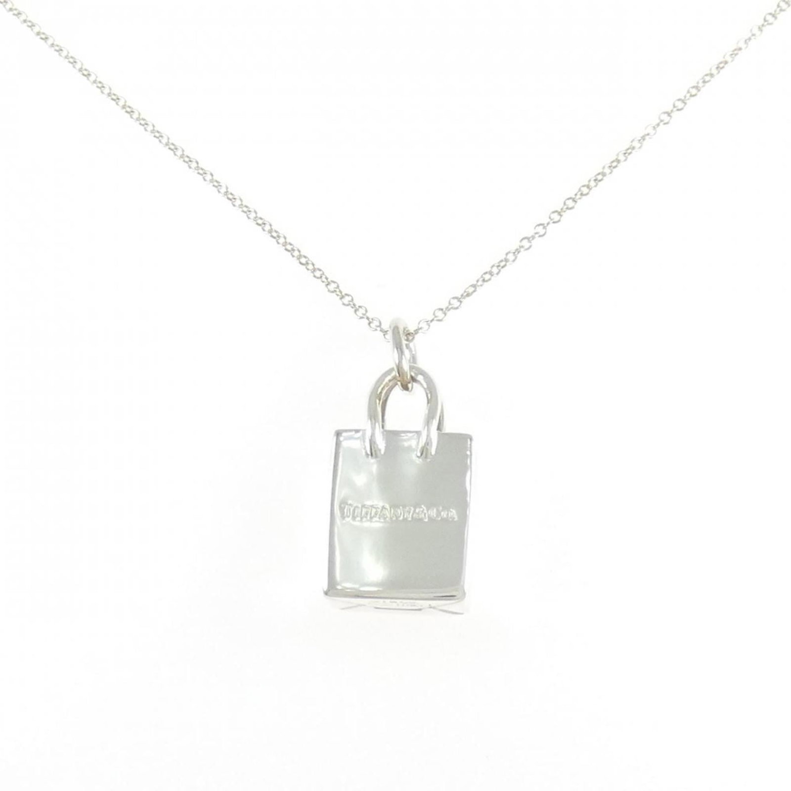 necklace Tiffany 925: necklace Tiffany 925 A stunning Tiffany & Co. 925 silver necklace, perfect for adding a touch of elegance to any outfit. With its sleek design and classic style, this beautiful pendant is sure to make