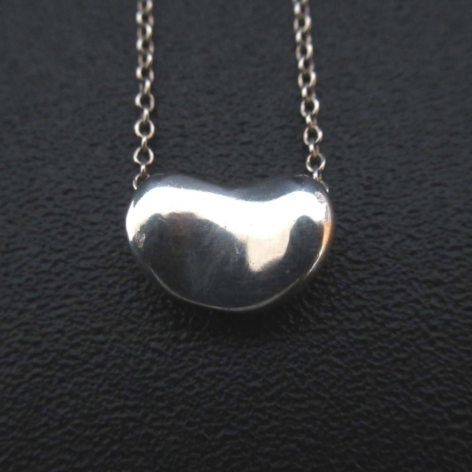 Women's Tiffany & Co. Elsa Peretti Beans Necklace Pendant 925SV Silver: Women's Tiffany & Co. Elsa Peretti Beans Necklace Pendant 925SV Silver Elegance and sophistication come together in this stunning Elsa Peretti Beans necklace pendant from Tiffany & Co., crafted from 9