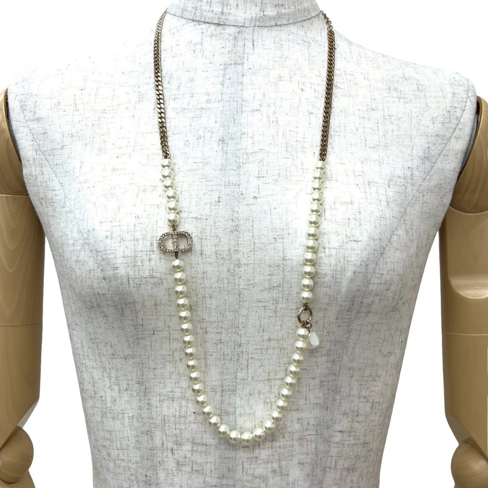 Christian Dior CD Logo Gold Faux Pearl Chain Necklace Pendant: Christian Dior CD Logo Gold Faux Pearl Chain Necklace Pendant Elevate your style with the iconic Christian Dior CD logo gold faux pearl chain necklace pendant, a timeless piece that exudes luxury and