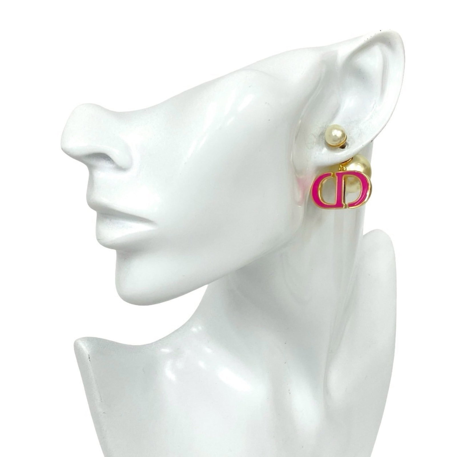 Christian Dior Stud Earrings in Gold Plating: Christian Dior Stud Earrings in Gold Plating Elevate your everyday look with the iconic Christian Dior Stud Earrings in gold plating, featuring delicate studs adorned with subtle shine. These elegant