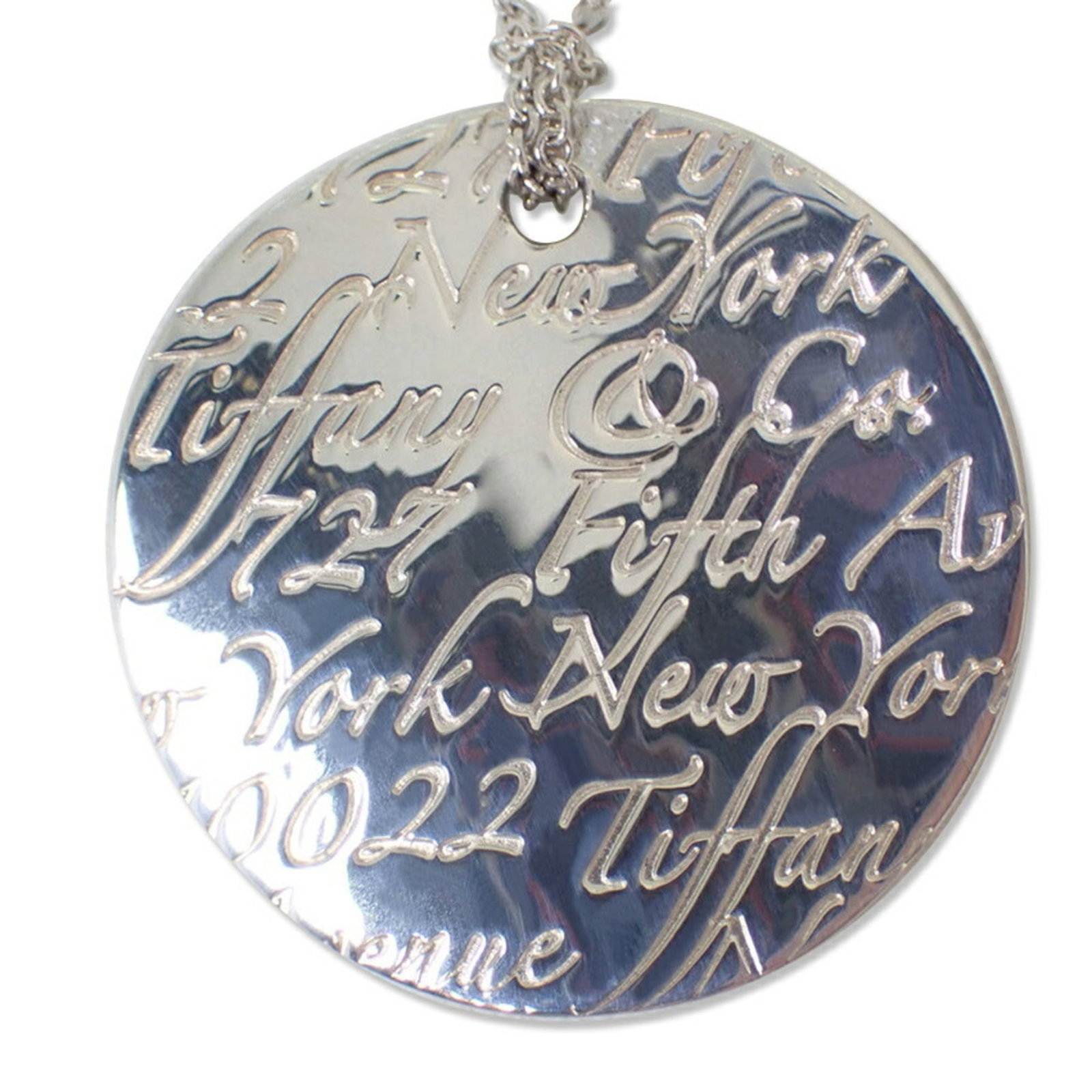 Necklace TIFFANY 925 Notes Round Pendant: Necklace TIFFANY 925 Notes Round Pendant A timeless Tiffany necklace, the 925 Notes Round Pendant shines with its elegant sterling silver design. With a classic round pendant and adjustable 40cm chain