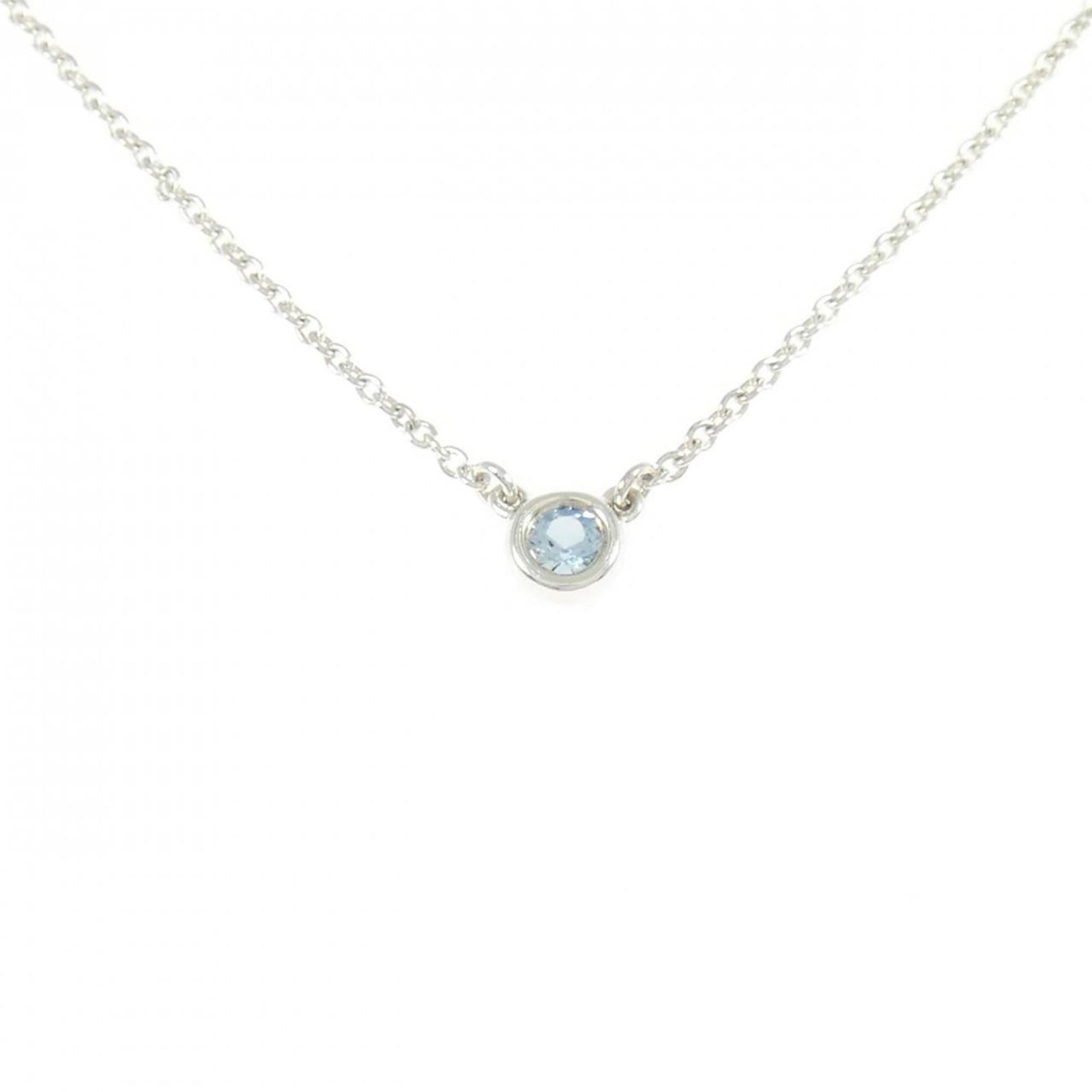 Necklace Tiffany By the Yard: Necklace Tiffany By the Yard Elegant and understated, this 41cm Tiffany Necklace is adorned with a beautiful aquamarine stone, adding a touch of sophistication to any outfit. Made from high-quality si