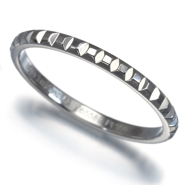 Platinum Boucheron Ring Quatre Clou De Paris Small Eu59 950: Platinum Boucheron Ring Quatre Clou De Paris Small Eu59 950 Experience the timeless elegance of Boucheron's Quatre Clou de Paris ring, crafted from 950 platinum and boasting an understated