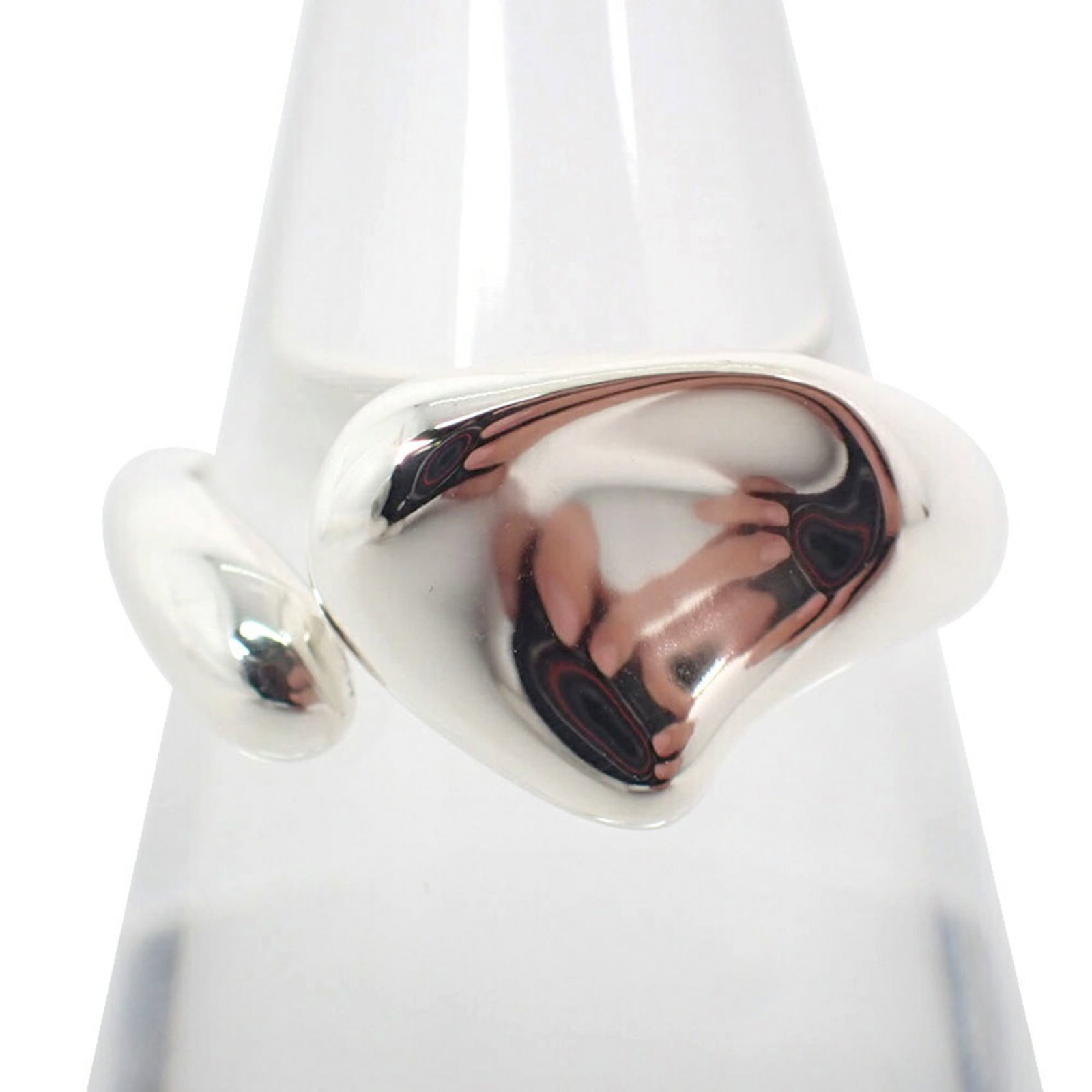 Sterling Silver 925 Tiffany Band Ring: Sterling Silver 925 Tiffany Band Ring A beautiful Tiffany sterling silver band ring, crafted from 925 quality metal, adds a touch of elegance to any outfit with its sleek design and classic style. Wit