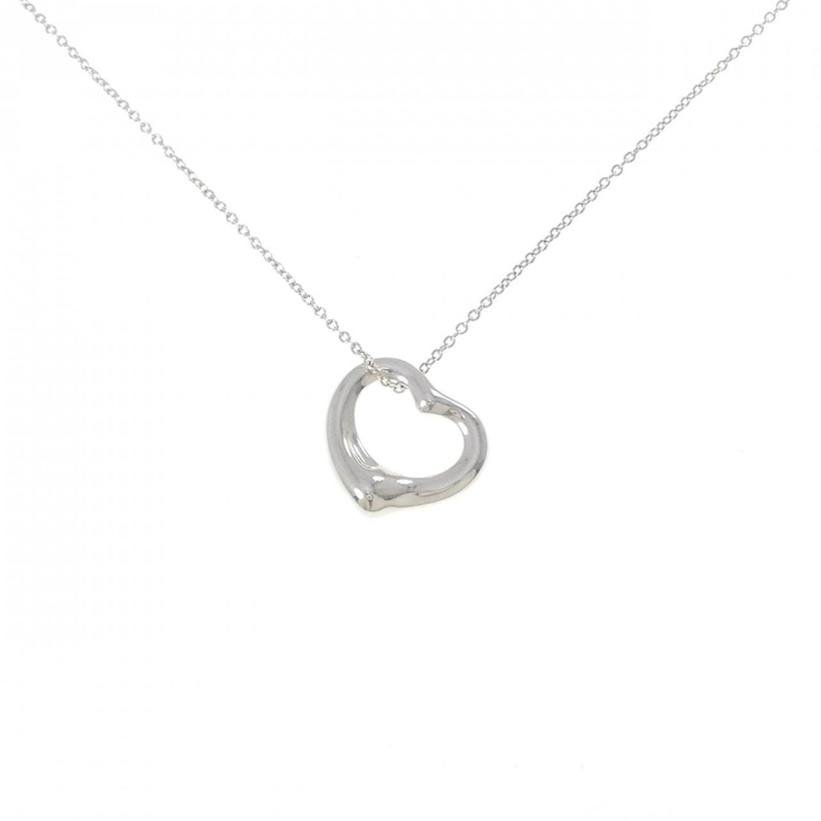 Necklace Tiffany Open Heart: Necklace Tiffany Open Heart A beautiful and timeless Tiffany Open Heart necklace, crafted from sterling silver 925, adorns the neck with elegance and sophistication. With its classic design and subtle