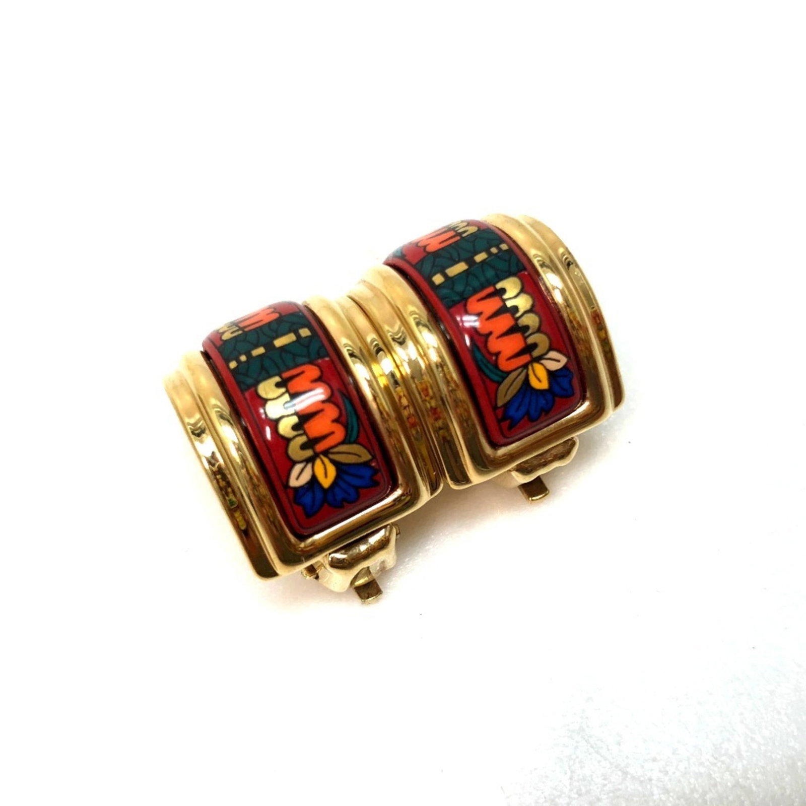 Gold Plating - Hermes Clip Earrings Cloisonn/ Enamel: Gold Plating - Hermes Clip Earrings Cloisonn/ Enamel Add a touch of luxury to your everyday look with these stunning gold plated Hermes clip earrings, featuring vibrant red cloisonn? enamel details th