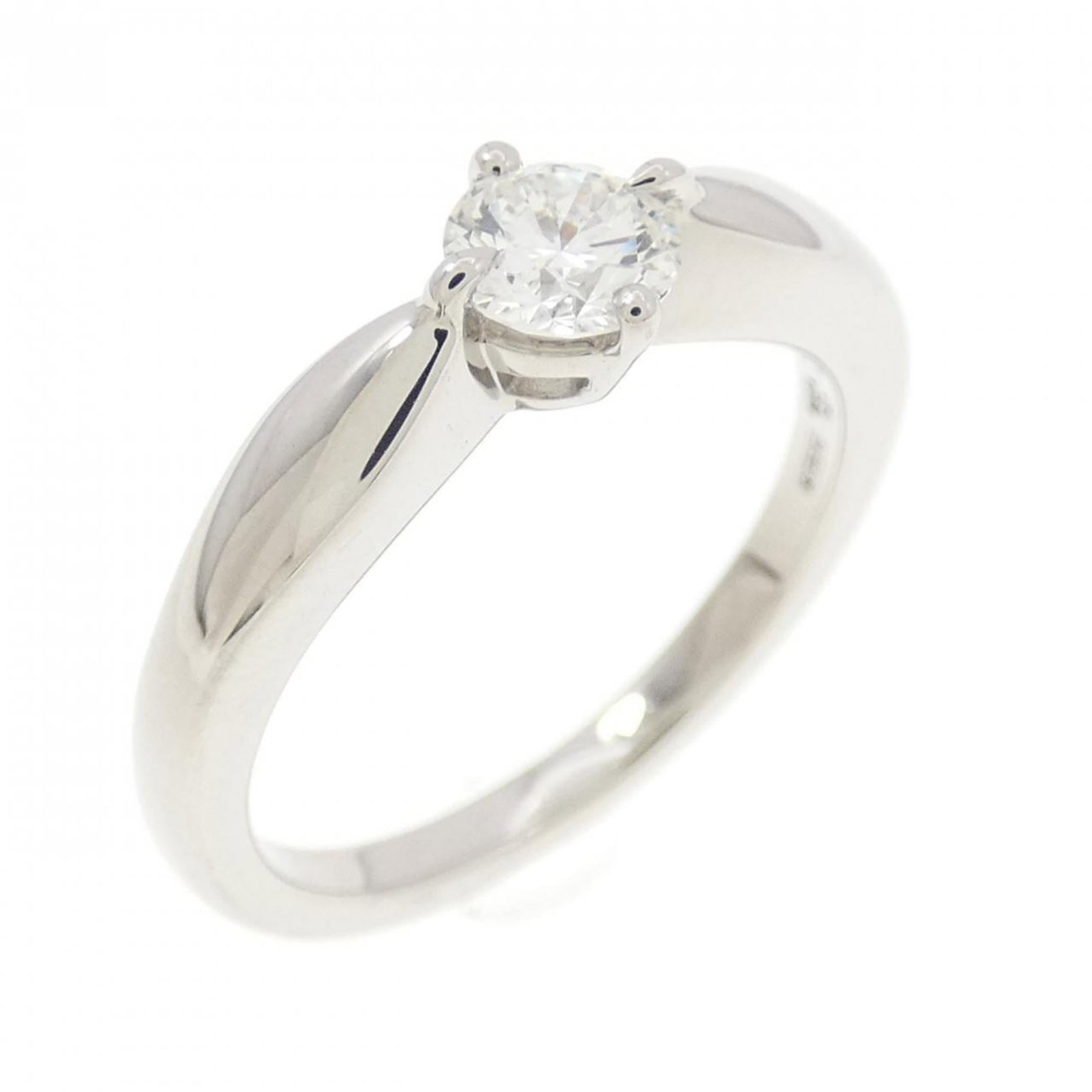 Bvlgari Platinum 950 Band Ring: Bvlgari Platinum 950 Band Ring A stunning Bvlgari Platinum 950 band ring, adorned with a sparkling diamond, adds a touch of luxury to any outfit. With its sleek platinum design and high-quality crafts