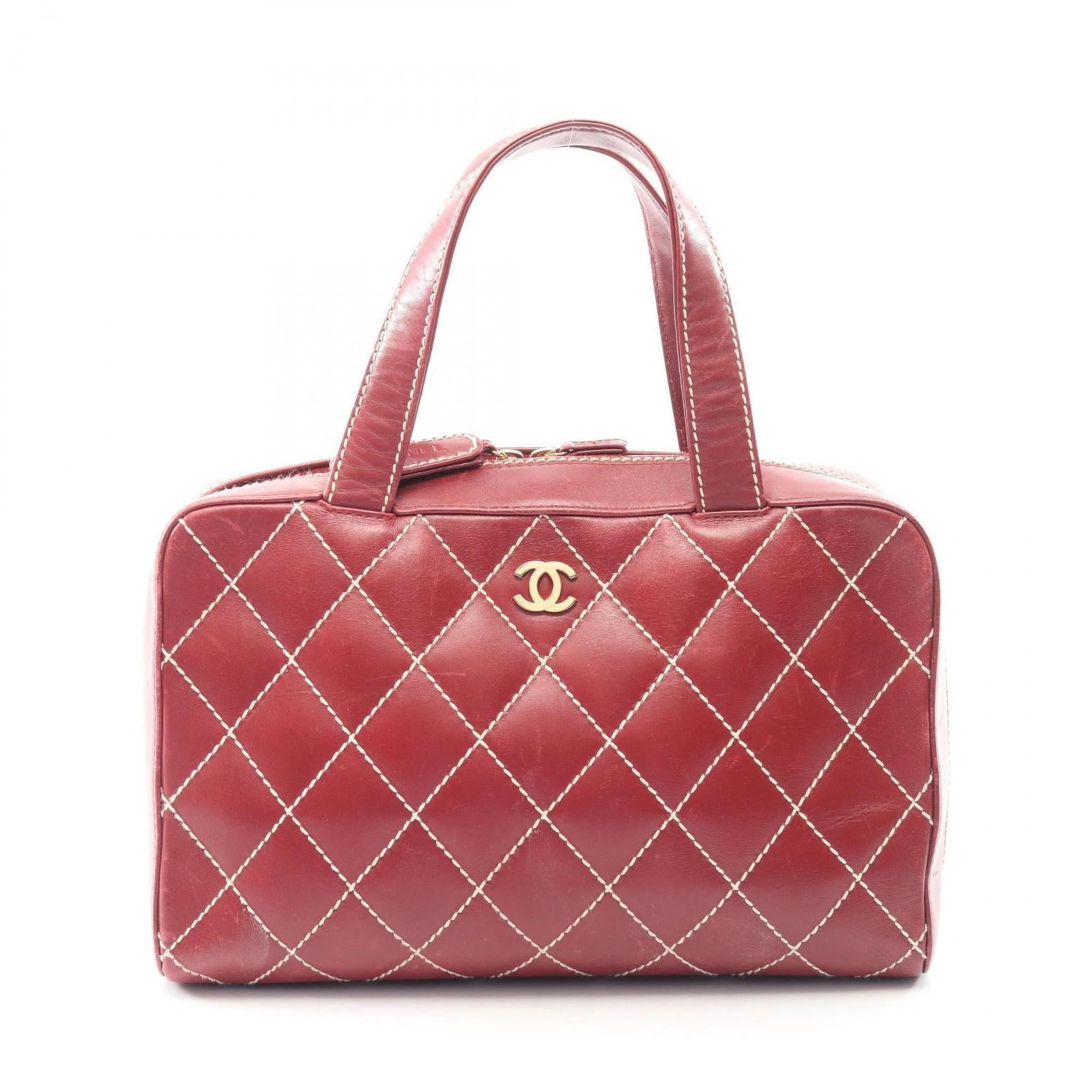Leather Chanel Handbag: Leather Chanel Handbag A pre-owned Bordeaux leather Chanel handbag in excellent condition, with its timeless design and luxurious feel making it a sought-after accessory for any fashion enthusiast. Th