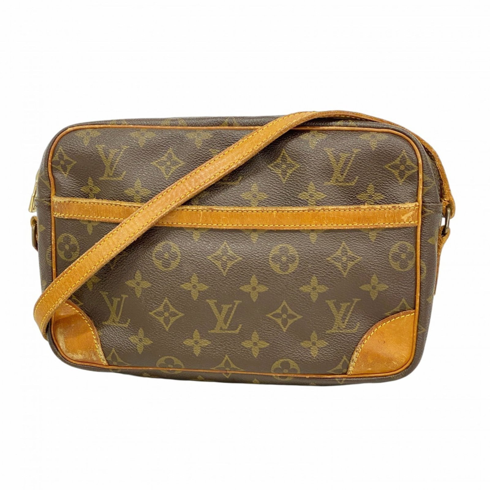 Bag Louis Vuitton Shoulder: Bag Louis Vuitton Shoulder A stylish and timeless Louis Vuitton shoulder bag, this brown beauty boasts the iconic monogram pattern and sleek design that's perfect for everyday use. With its spacious i