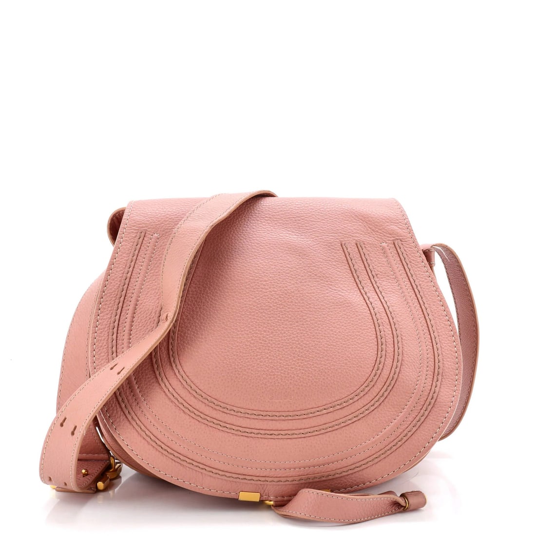 Chloe Marcie Saddle Bag in Medium Leather: Chloe Marcie Saddle Bag in Medium Leather The Chloe Marcie Saddle Bag is a timeless, cross-body design that exudes effortless elegance. With its signature saddle shape and soft pink leather exterior,