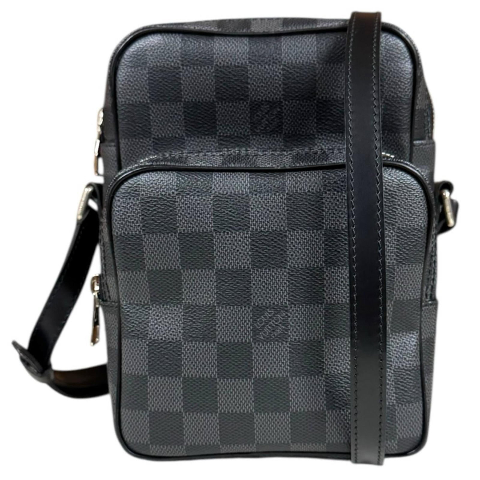 Louis Vuitton Damier Graphite Shoulder Bag: Louis Vuitton Damier Graphite Shoulder Bag The Louis Vuitton Damier Graphite Shoulder Bag is a timeless and sophisticated accessory that exudes luxury with its iconic Damier Graphite pattern and sleek