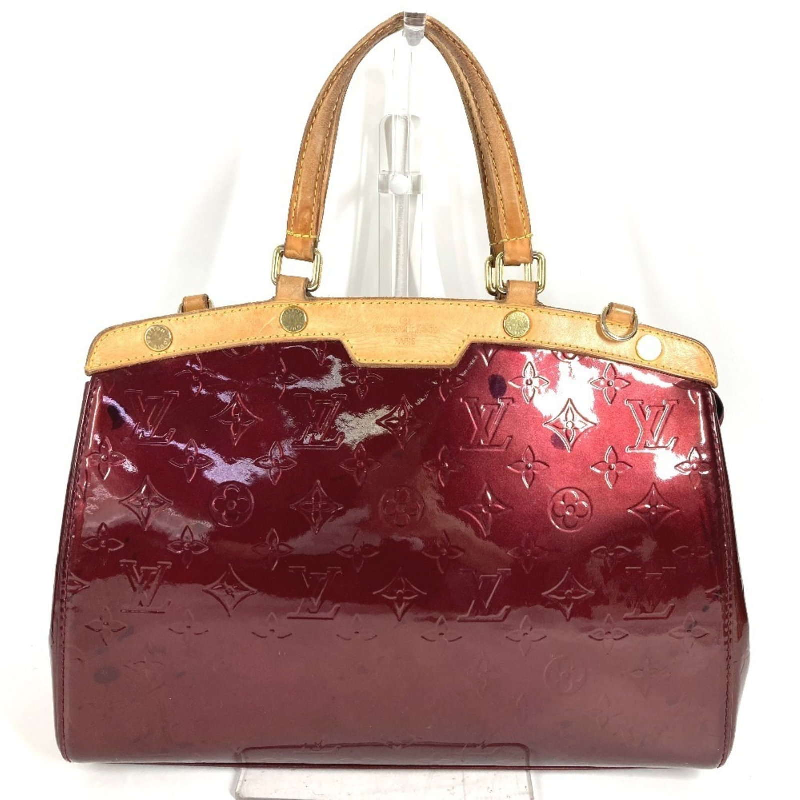 Louis Vuitton Monogram Vernis Tote Bag: Louis Vuitton Monogram Vernis Tote Bag Own the iconic style of Louis Vuitton with this stunning Monogram Vernis Tote Bag, boasting the signature purple monogram pattern and rich, luxurious feel of Ver