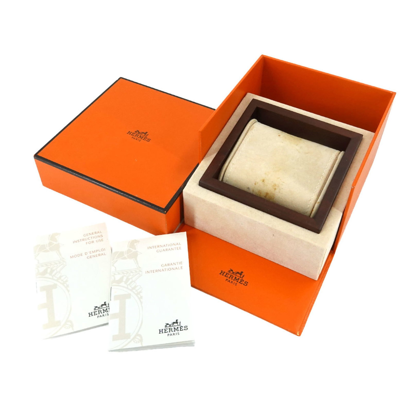 Wristwatch Hermes: Wristwatch Hermes A pre-owned Hermes wristwatch, perfect for the young gentleman looking to add a touch of luxury to his everyday style. With its sleek 31mm stainless steel case and band, this watch b