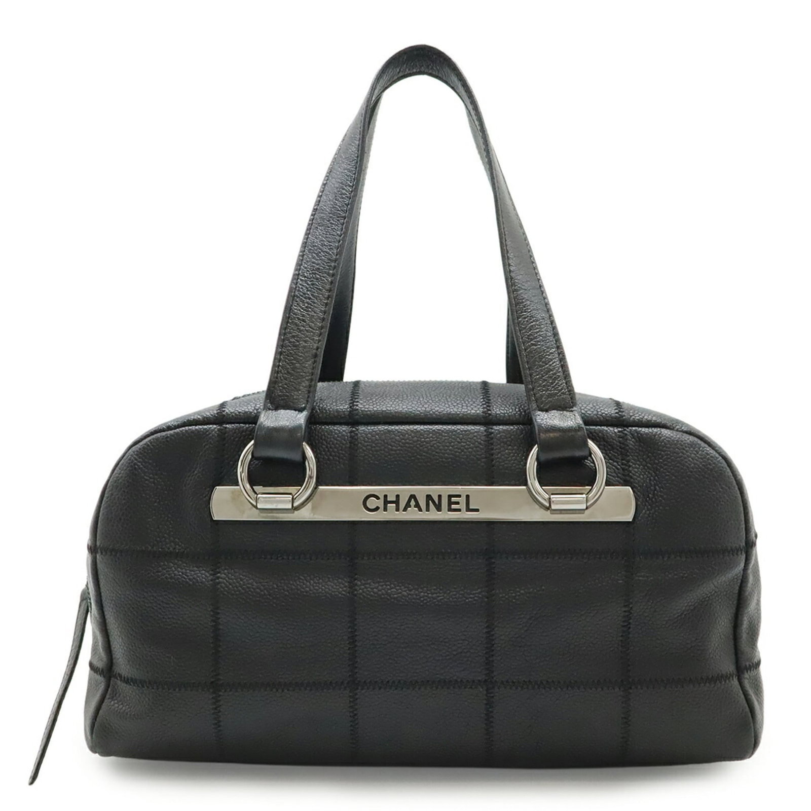 Chanel Grained Calfskin Shoulder Bag: Chanel Grained Calfskin Shoulder Bag A sleek and sophisticated Chanel shoulder bag, crafted from rich grained calfskin in classic black. With its timeless design and substantial size, this bag is perf
