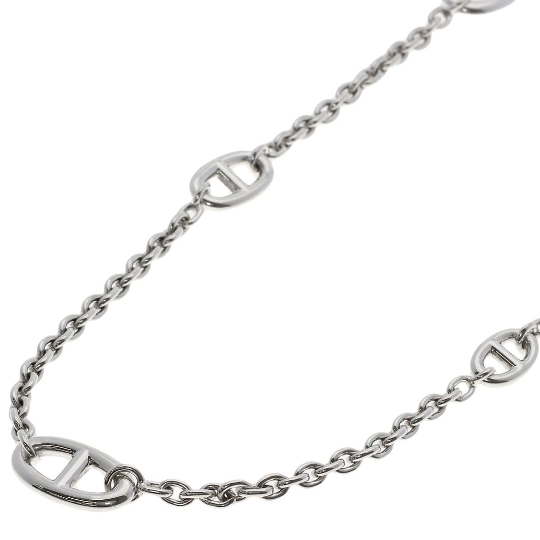 Hermes Shane Dunkle Long Silver Necklace: Hermes Shane Dunkle Long Silver Necklace Elevate your elegance with the iconic Hermes Shane Dunkle Long Silver Necklace, crafted from high-quality silver metal and originating from France. Its sleek d