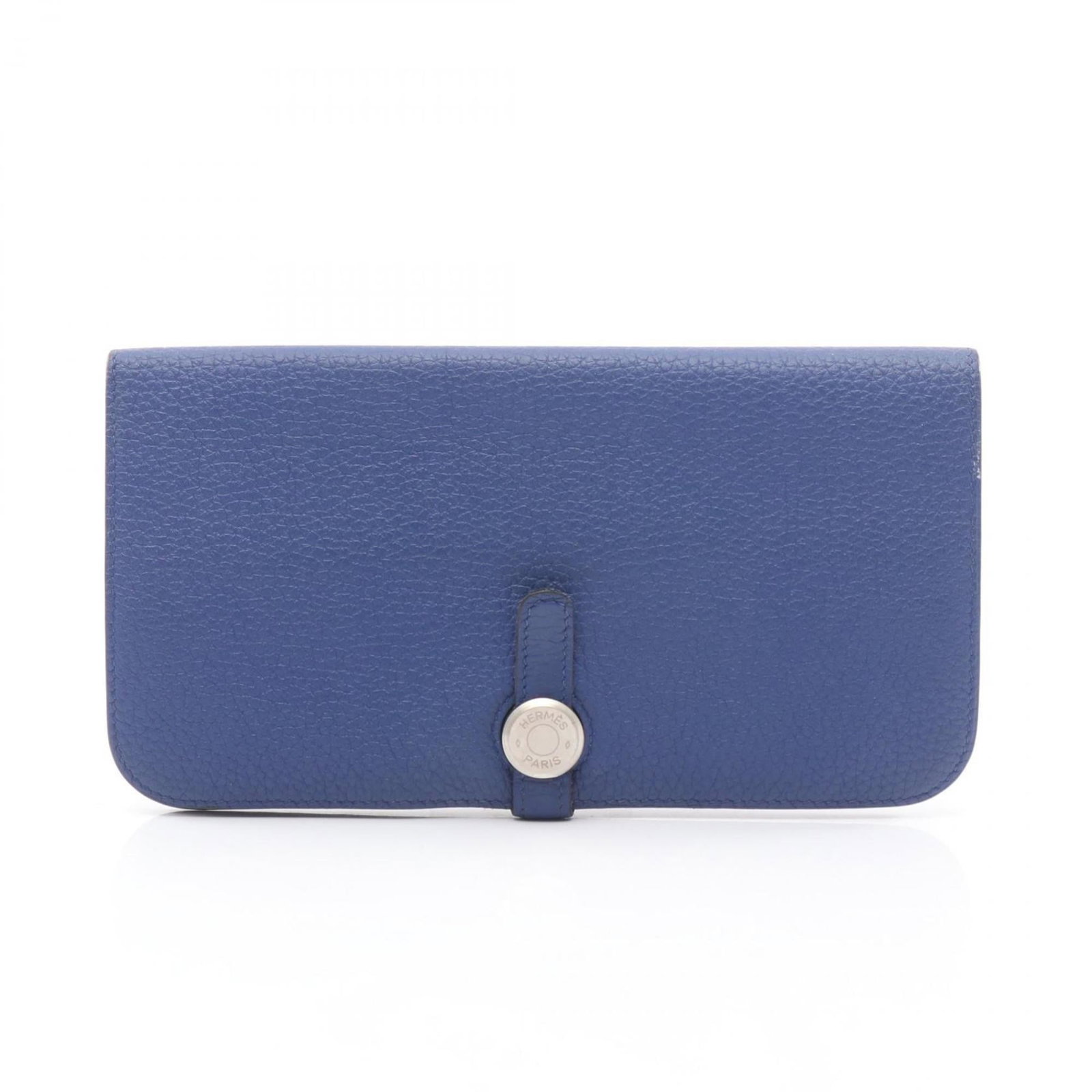 Hermes Togo Leather Bi-Fold Wallet: Hermes Togo Leather Bi-Fold Wallet A pre-owned Hermes Togo Leather Bi-Fold Wallet in stunning blue, perfect for adding a touch of sophistication to your daily essentials. With its classic bi-fold desi