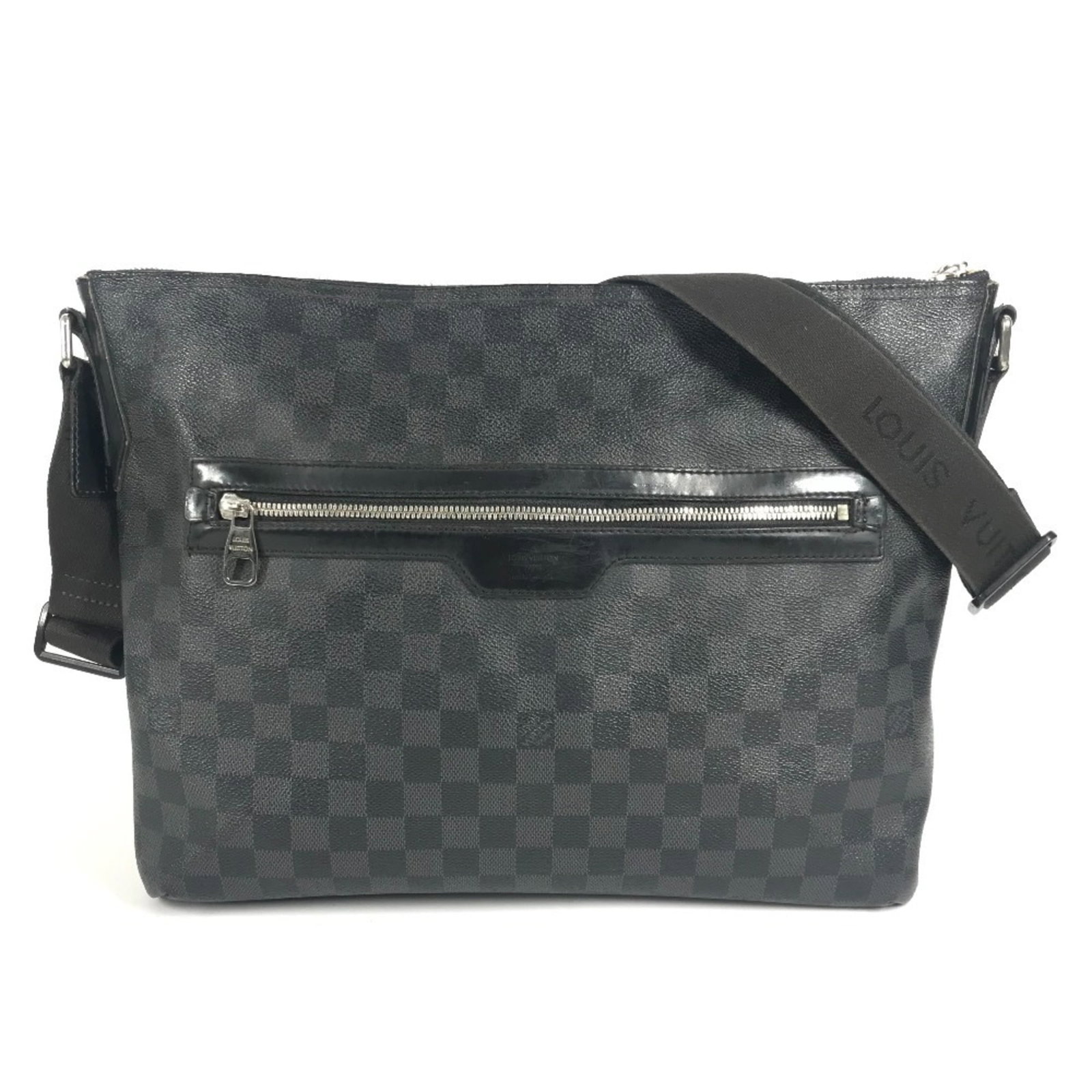 Louis Vuitton Damier Graphite Shoulder Bag: Louis Vuitton Damier Graphite Shoulder Bag A sleek and sophisticated shoulder bag, the Louis Vuitton Damier Graphite is a timeless classic that exudes luxury and style. With its iconic black Damier Gr