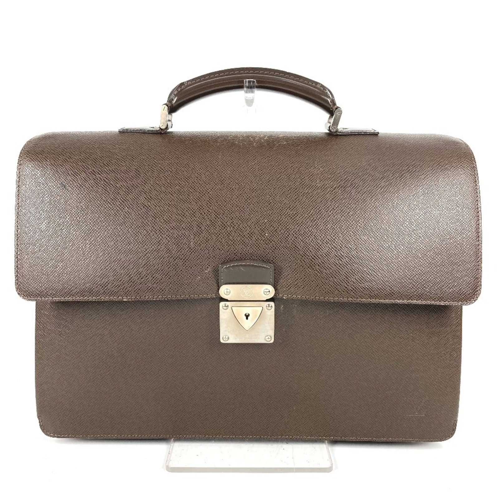 Louis Vuitton Taiga Leather Briefcase/ Handbag/ Tote: Louis Vuitton Taiga Leather Briefcase/ Handbag/ Tote A timeless piece from the iconic Louis Vuitton collection, this Taiga Leather Briefcase boasts rich brown tones and a rugged, grizzly finish that a