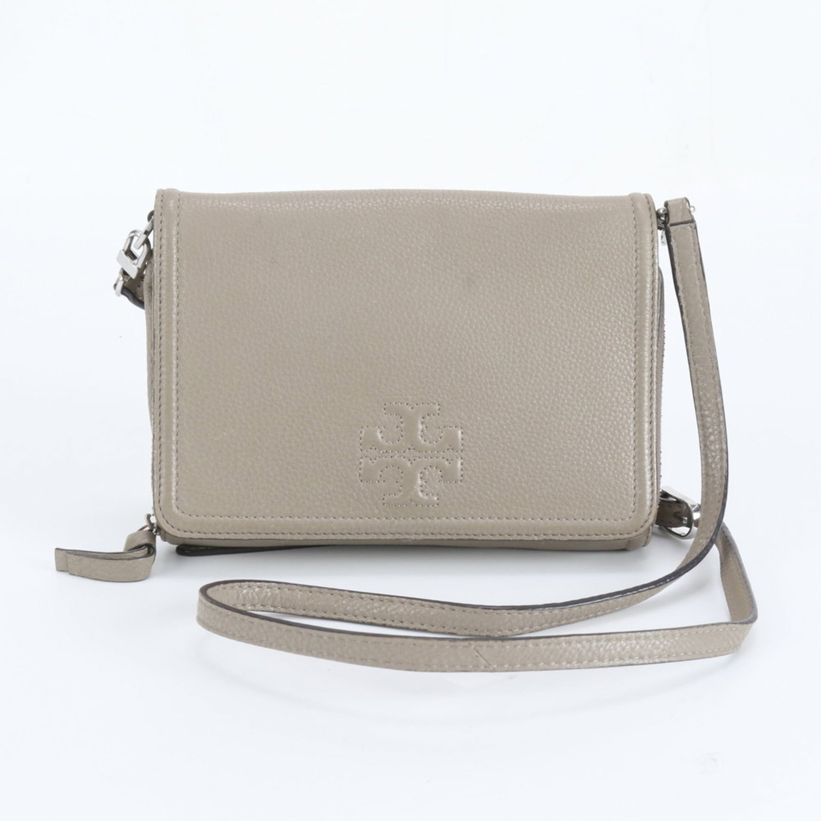 Tory Burch Chain and Leather Shoulder Wallet: Tory Burch Chain and Leather Shoulder Wallet Elevate your everyday style with the Tory Burch Chain and Leather Shoulder Wallet, boasting a sleek grayish leather exterior and adjustable chain strap tha