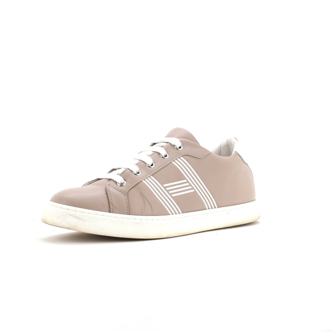 Hermes Avantage Leather Sneakers: Hermes Avantage Leather Sneakers Experience the timeless elegance of Hermes' Avantage Sneakers, crafted from premium leather and boasting a neutral color palette that exudes sophistication. With its u