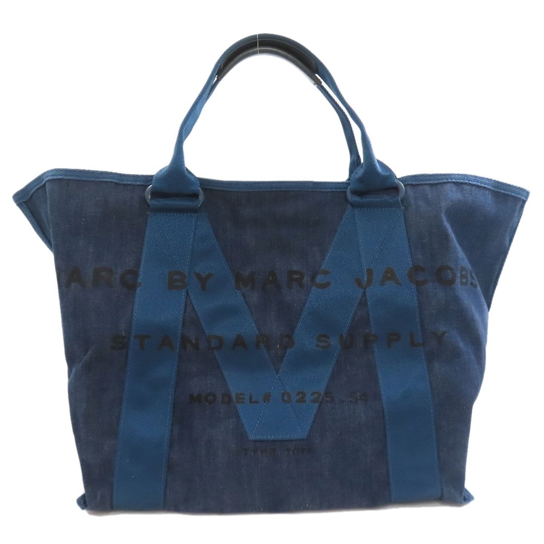 MARC Jacobs Logo Denim Tote Bag: MARC Jacobs Logo Denim Tote Bag Elevate your everyday style with the iconic MARC Jacobs logo denim tote bag, crafted from high-quality blue denim that exudes effortless chic. The timeless design and s