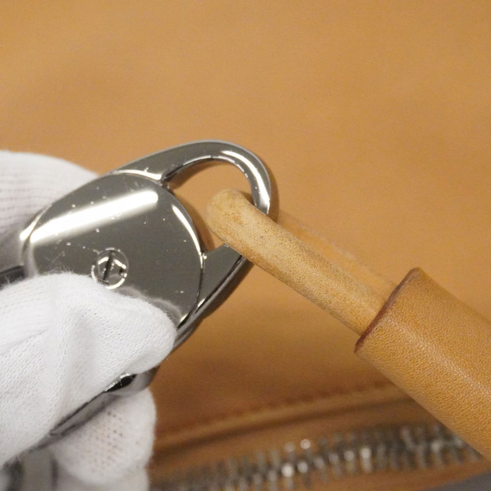 Gucci Shoulder Bag in Leather - 10