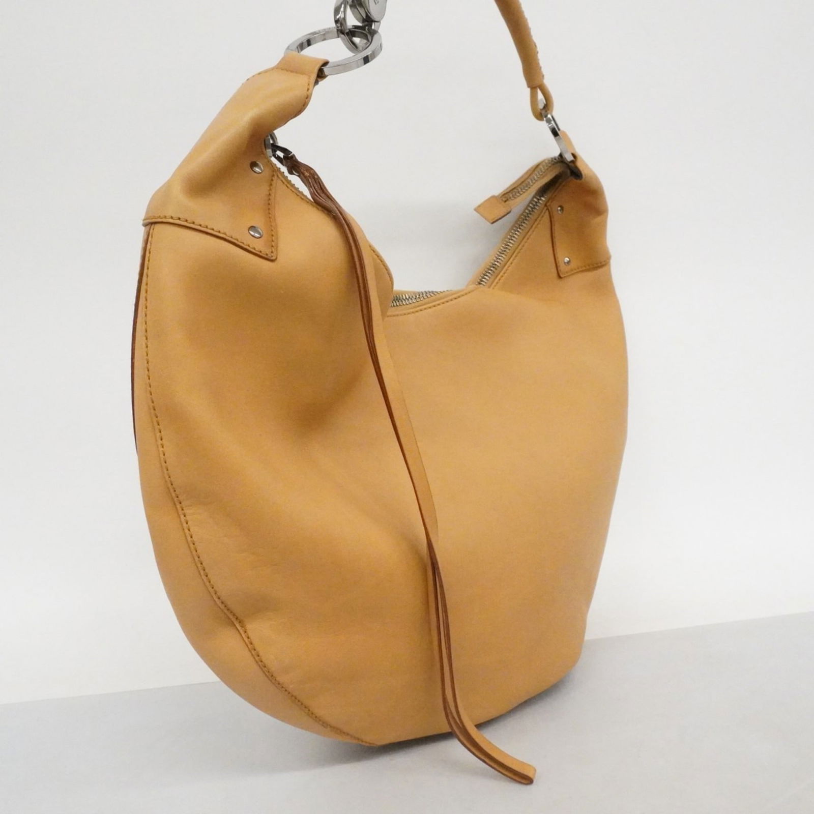 Gucci Shoulder Bag in Leather - 2