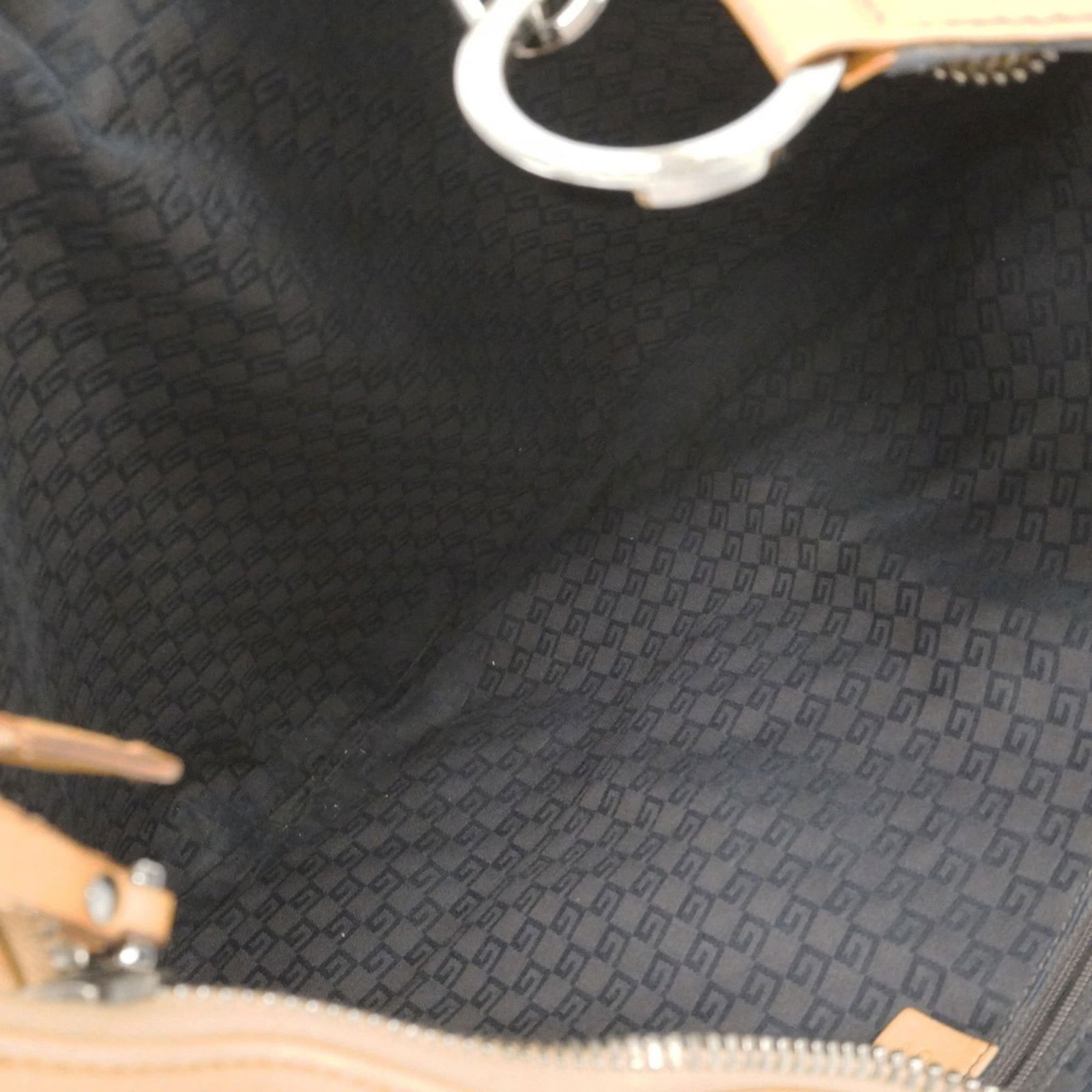 Gucci Shoulder Bag in Leather - 4