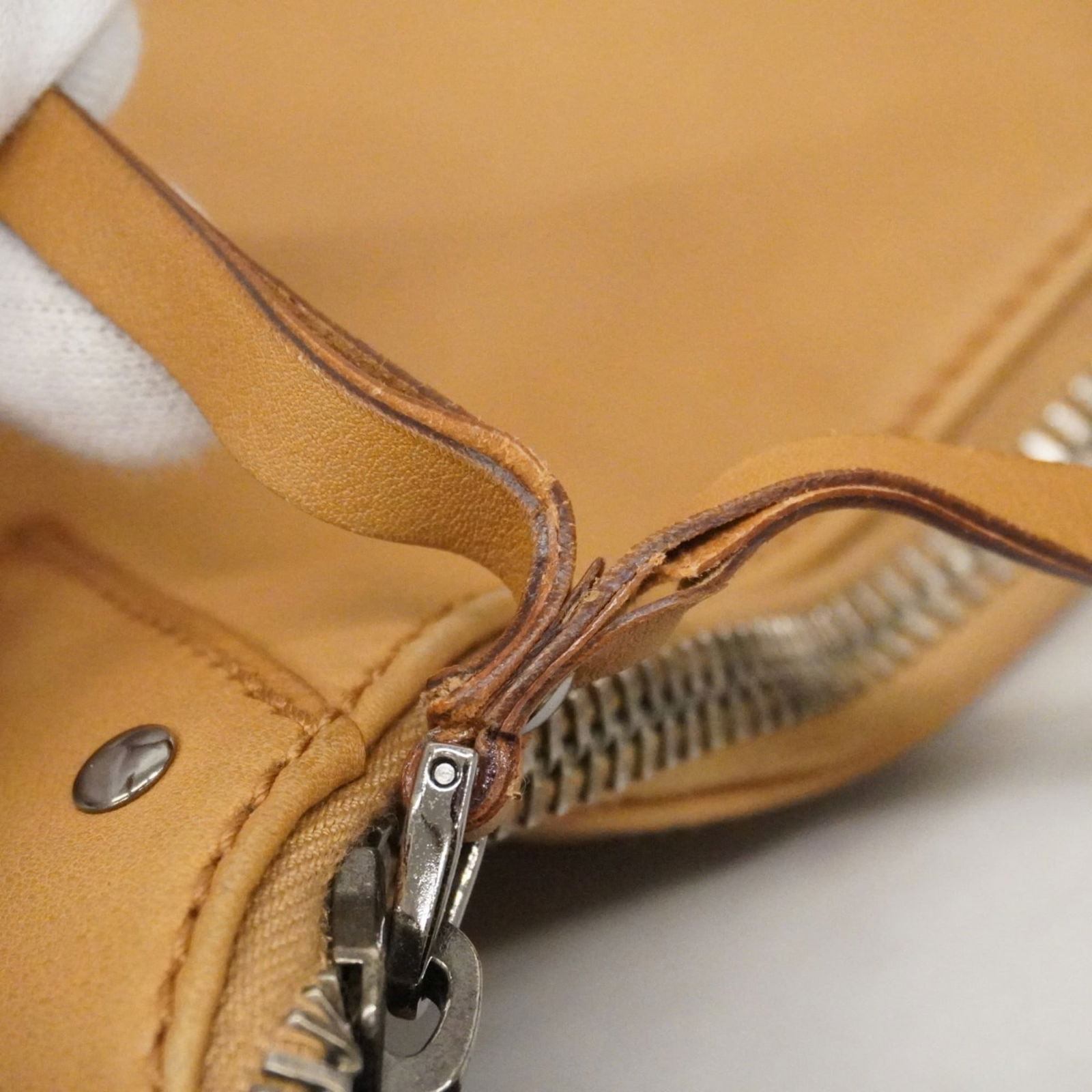 Gucci Shoulder Bag in Leather - 6