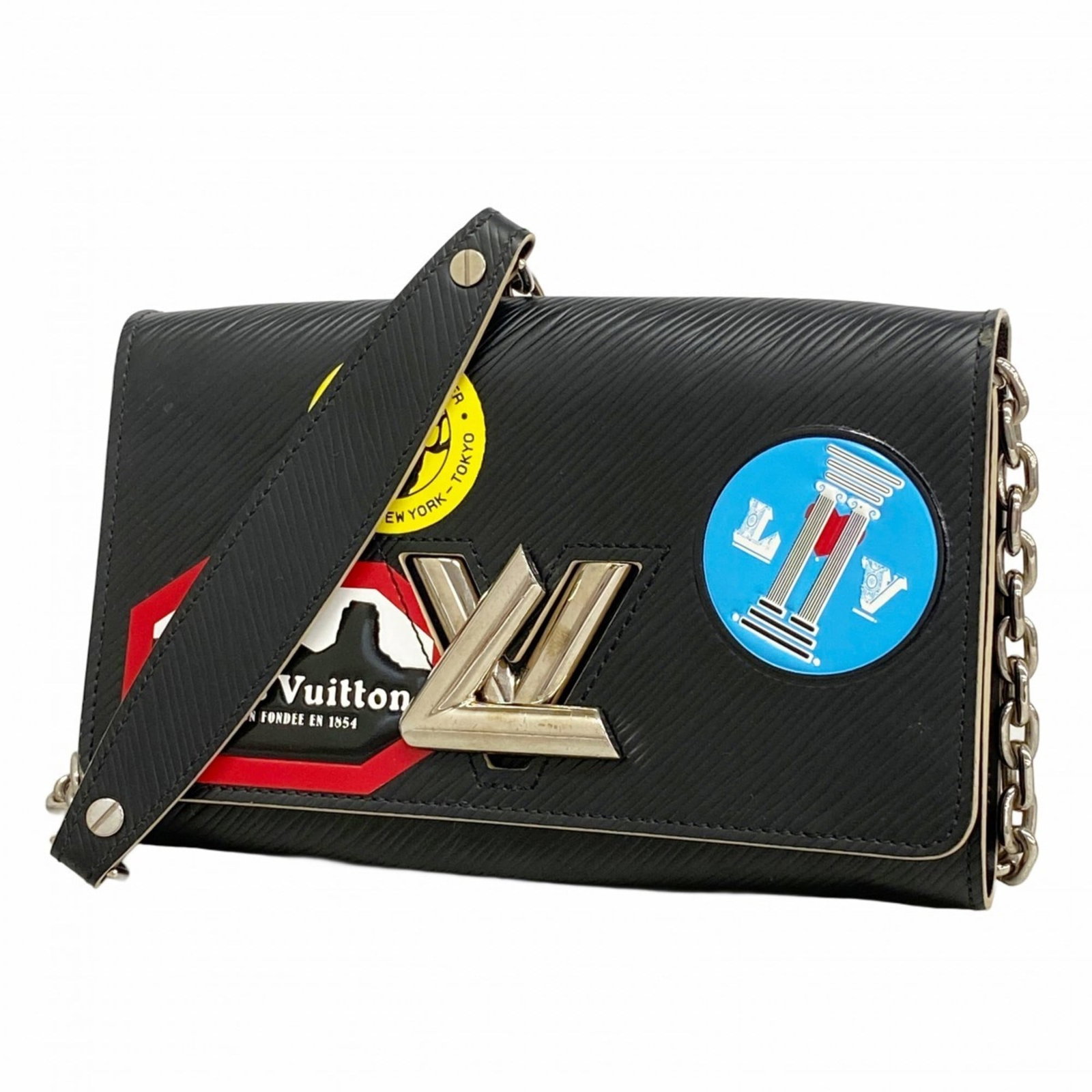 Louis Vuitton Chain and Shoulder Wallet: Louis Vuitton Chain and Shoulder Wallet A stylish and versatile Louis Vuitton chain shoulder wallet, perfect for adding a touch of luxury to your everyday look. With its sleek noir finish and classic