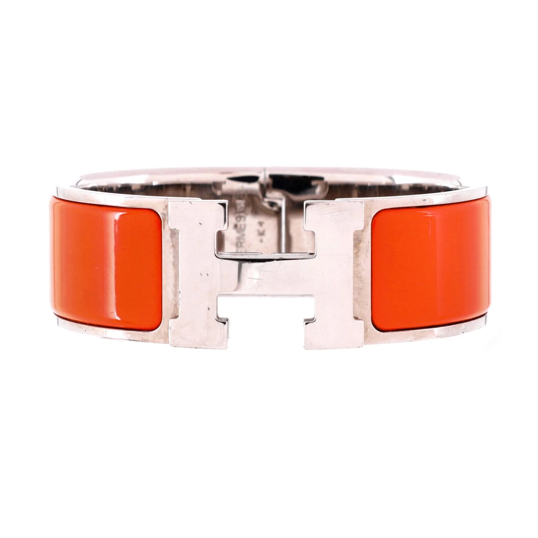 Hermes Clic H Bracelet in Enamel and Wide: Hermes Clic H Bracelet in Enamel and Wide A stunning Hermes Clic H Bracelet in Enamel and Wide, boasting a sleek metallic exterior with intricate enamel details that add a touch of sophistication to a