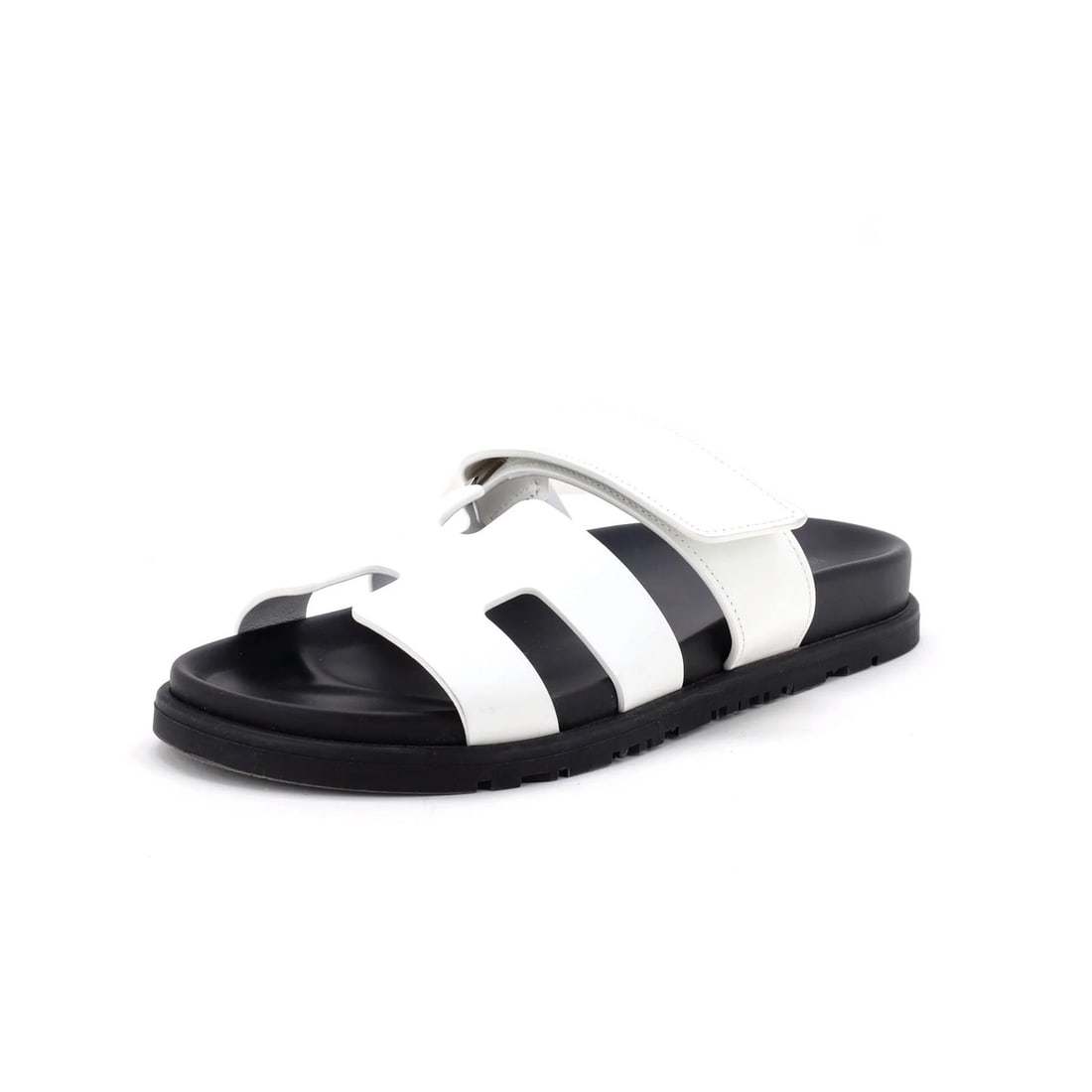 Hermes Women's Chypre Sandals in Leather: Hermes Women's Chypre Sandals in Leather Elevate your summer style with the iconic Hermes Chypre sandals, crafted from supple white leather that exudes sophistication and elegance. With its classic de