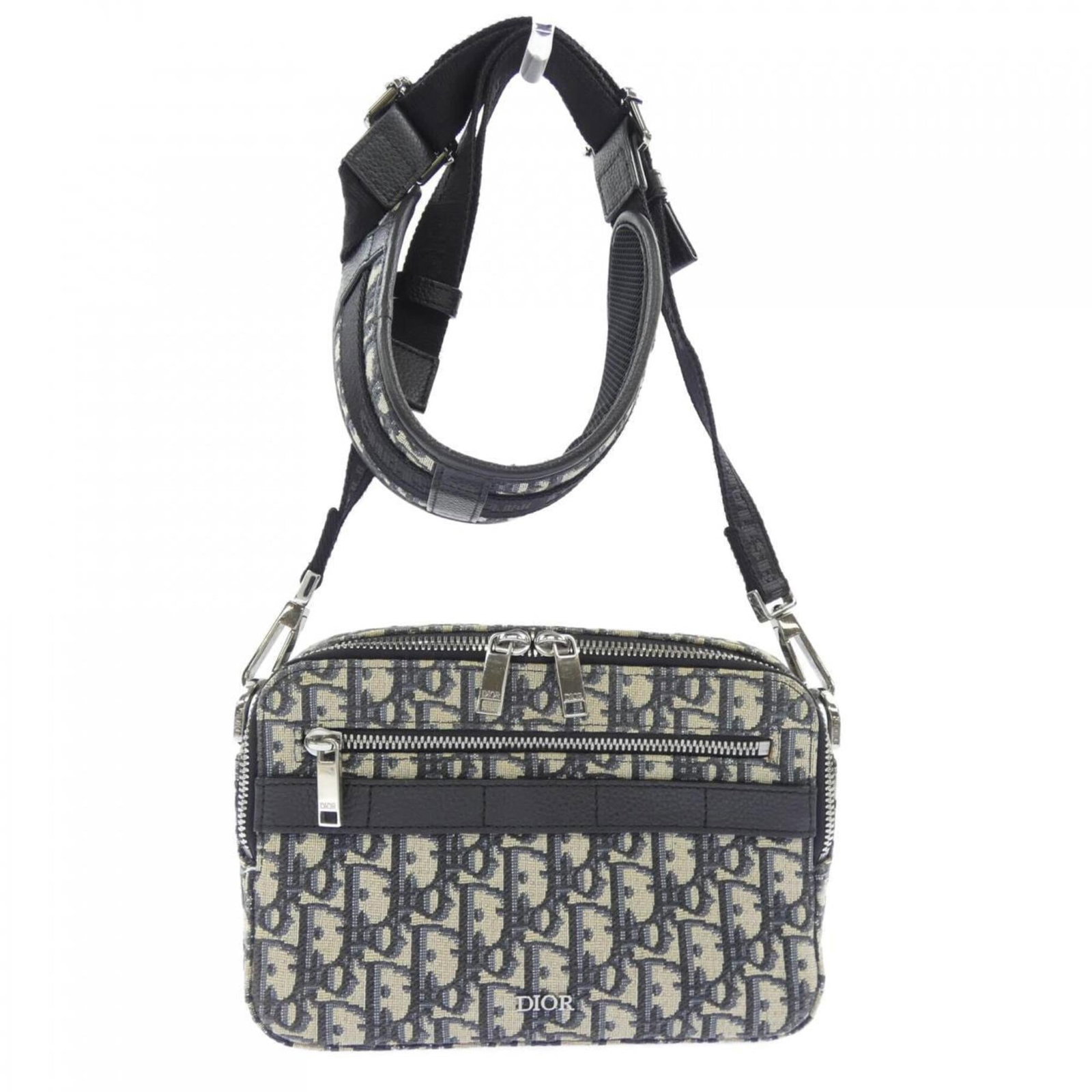 Christian Dior Jacquard Handbag: Christian Dior Jacquard Handbag A timeless piece of luxury, the Christian Dior Jacquard handbag boasts intricate jacquard embroidery and premium materials, exuding classic sophistication. With its spa