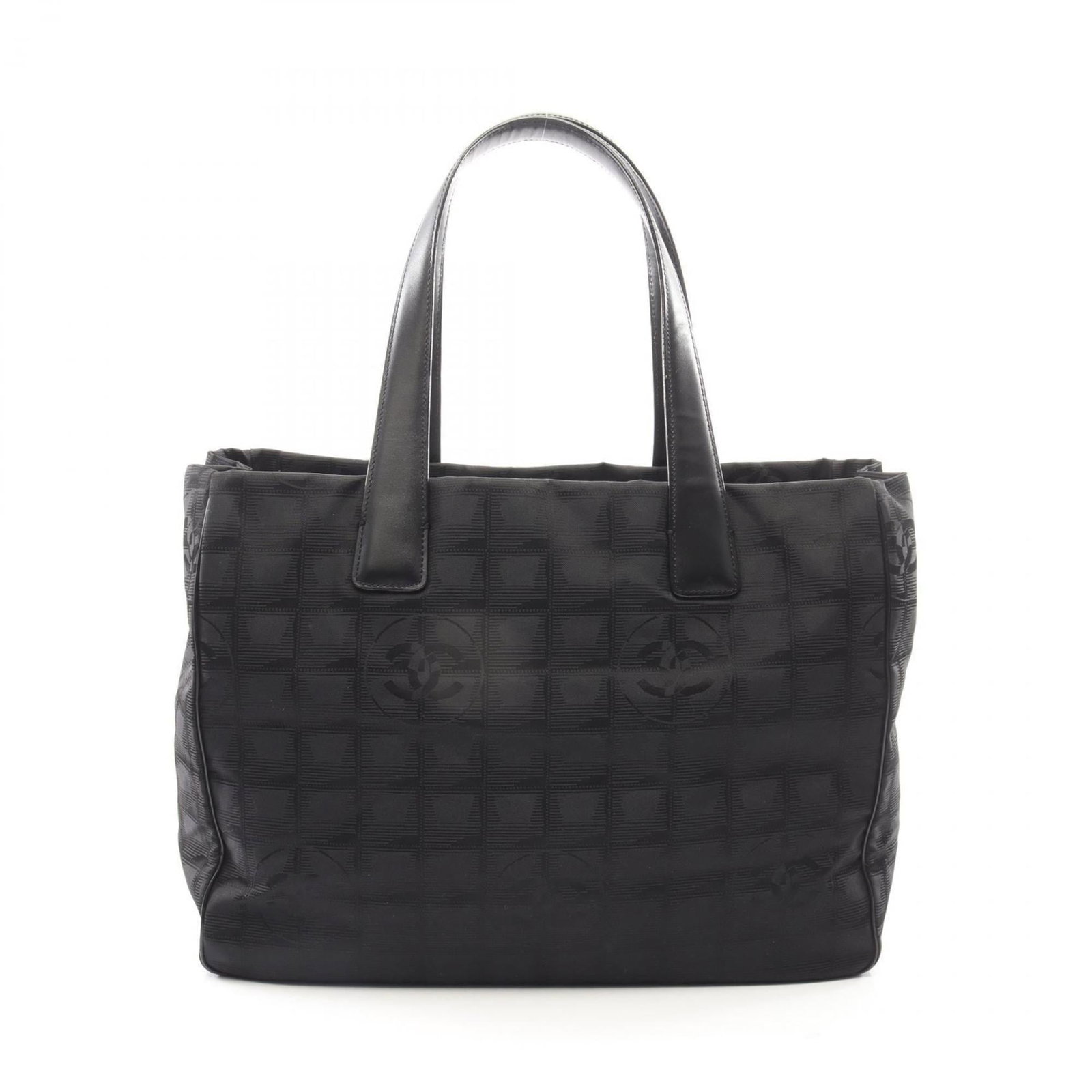 Nylon Canvas - Chanel Handbag - Tote Bag Leather: Nylon Canvas - Chanel Handbag - Tote Bag Leather A chic and timeless Chanel tote bag, crafted from high-quality leather and nylon canvas, boasts a sleek black finish that exudes sophistication. With i