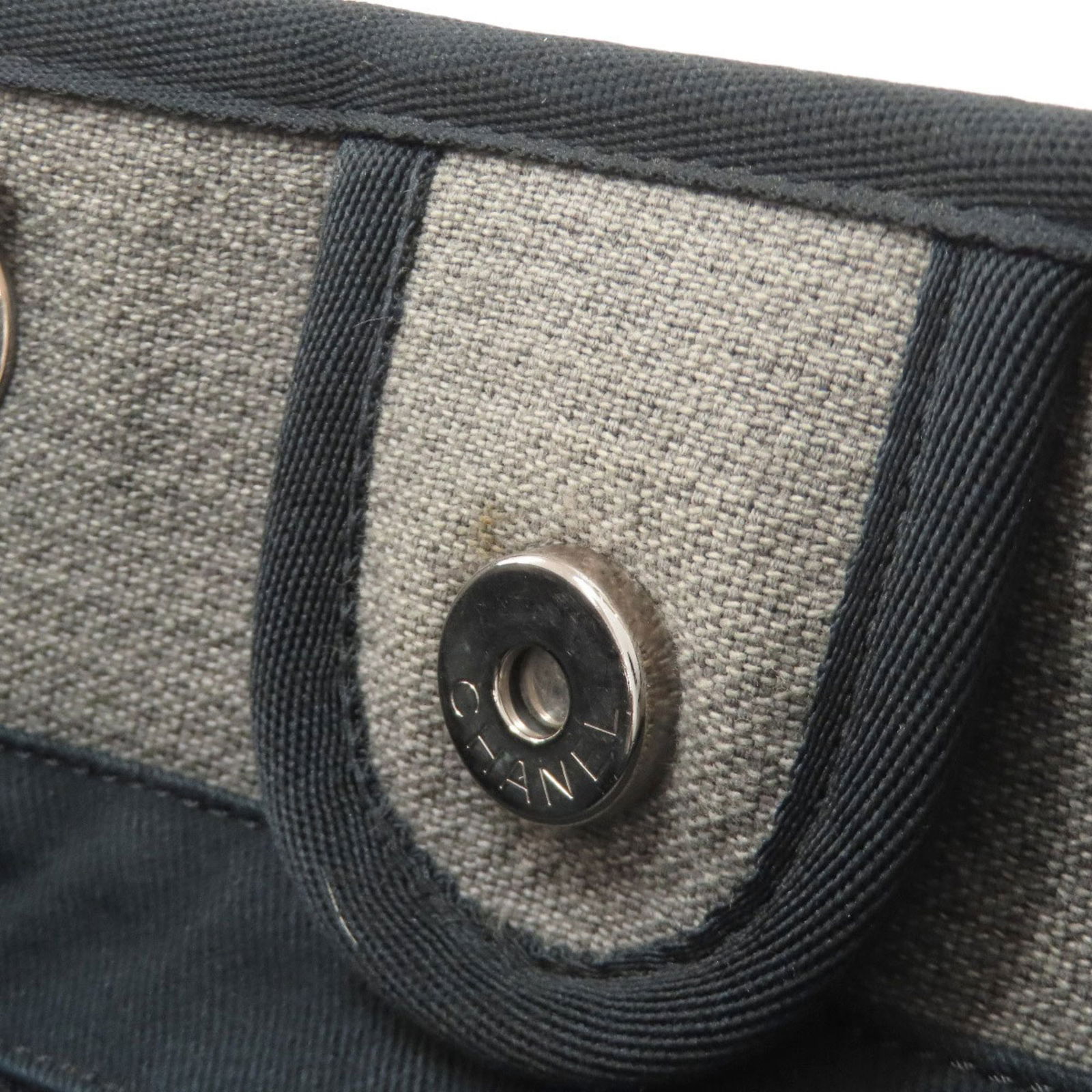 Leather Chanel Tote Bag - 9