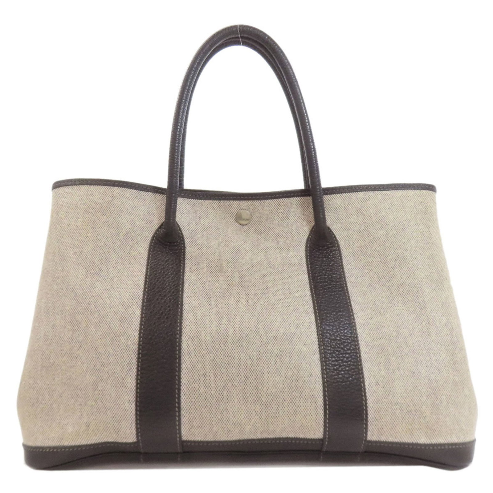 H Hermes Tote Bag Toile: H Hermes Tote Bag Toile A pre-owned Herm?s Tote Bag Toile in black and gray, boasting the iconic Herm?s design with subtle wear from previous use. This timeless tote features a classic 25cm x 36cm siz