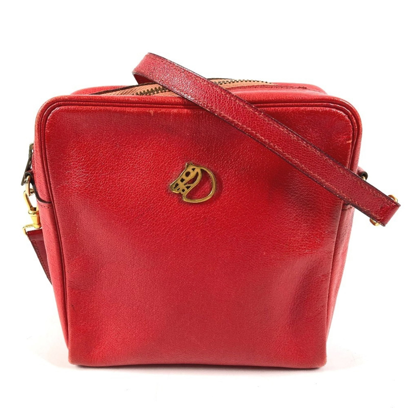 Hermes Pochette Leather Shoulder Bag: Hermes Pochette Leather Shoulder Bag A vibrant red Herm?s Pochette Leather Shoulder Bag, perfect for adding a pop of color to your daily routine. With its classic design and high-quality leather const