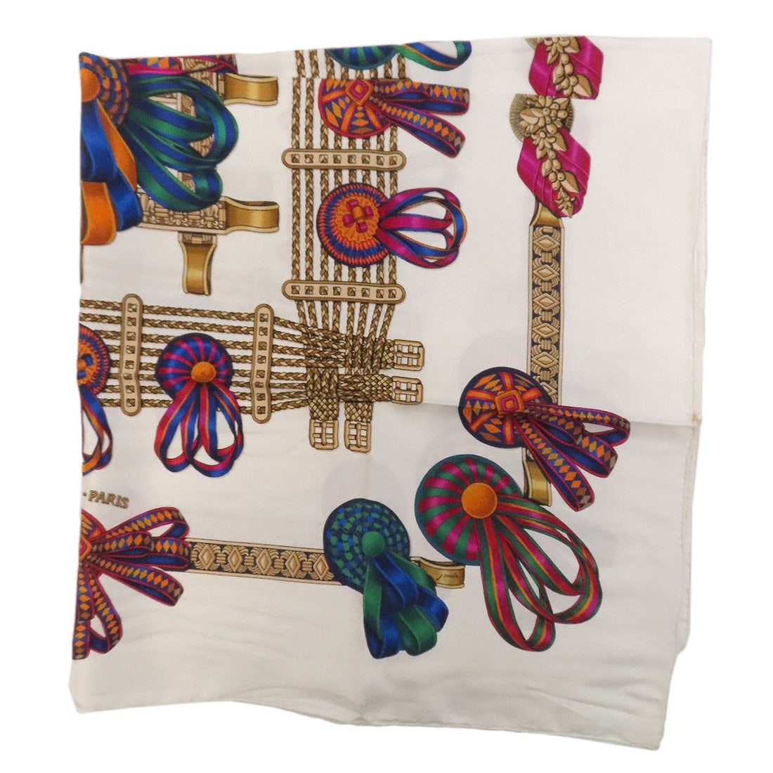 Hermes Carre90 Horse Ribbon Decoration in Silk Scarf: Hermes Carre90 Horse Ribbon Decoration in Silk Scarf Elevate your style with the iconic Hermes Carre90 Horse Ribbon Decoration, expertly crafted from luxurious silk in crisp white hues. This timeless