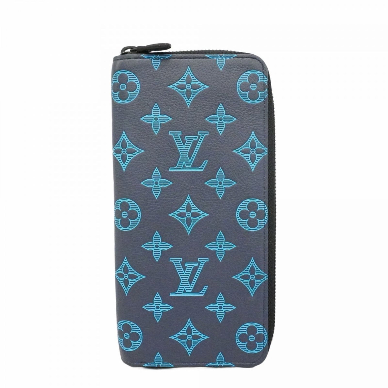 Louis Vuitton Bi-Fold Long Wallet: Louis Vuitton Bi-Fold Long Wallet A pre-owned Louis Vuitton Bi-Fold Long Wallet in navy, boasting the iconic monogram pattern and durable design that has made LV a status symbol for decades. With its
