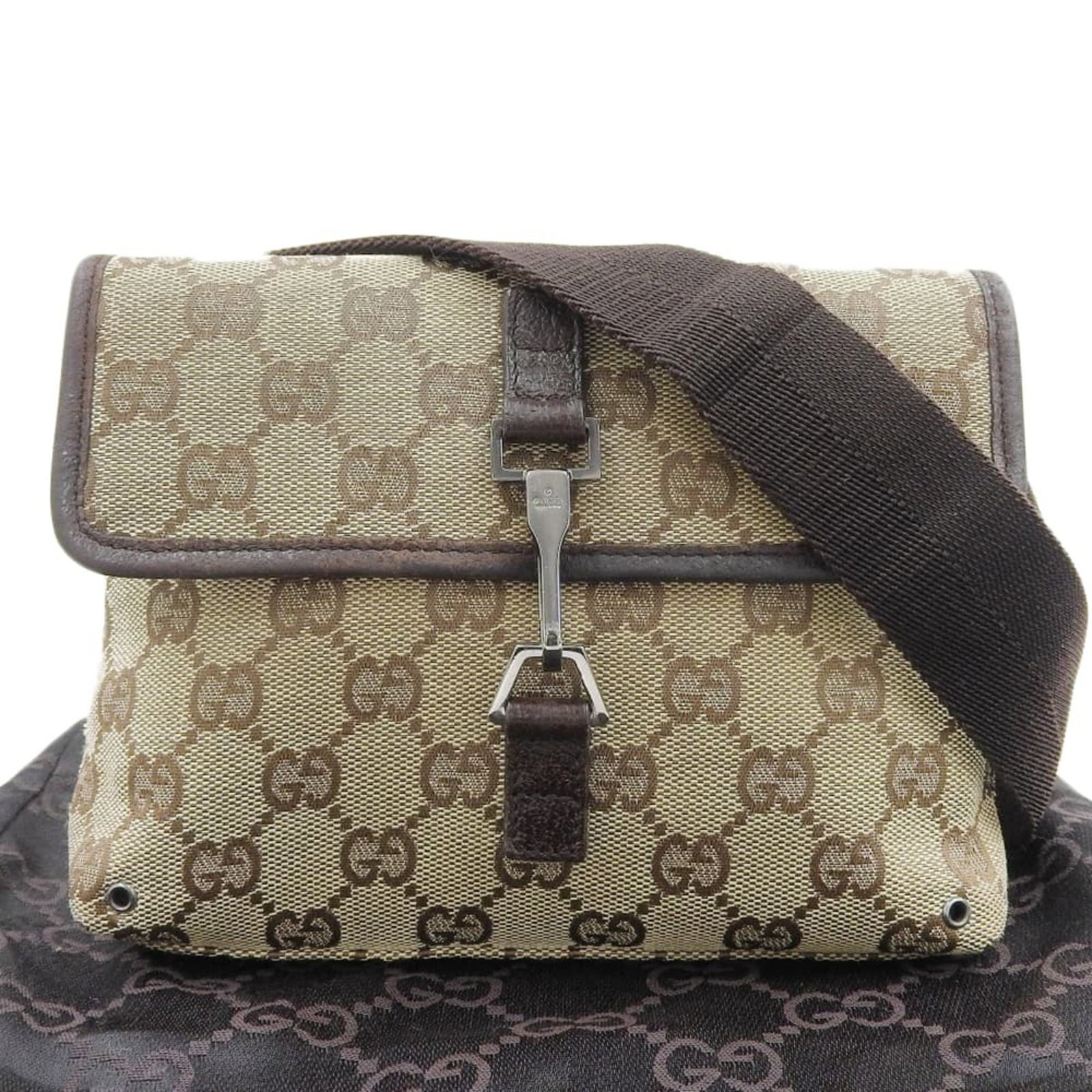 Leather - Gucci Fanny Pack - Sling Bag Canvas: Leather - Gucci Fanny Pack - Sling Bag Canvas A timeless Gucci fanny pack, crafted from high-quality canvas and leather, adds a touch of effortless chic to any outfit. With its classic beige and brown