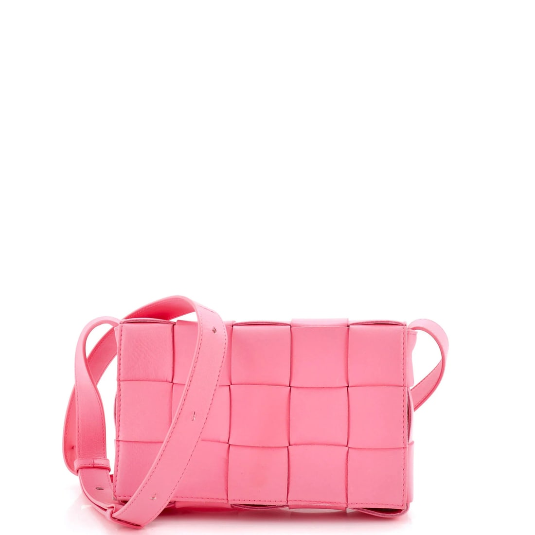 Bottega Veneta Cassette Crossbody Bag - Maxi Intrecciato Leather: Bottega Veneta Cassette Crossbody Bag - Maxi Intrecciato Leather Experience the iconic Bottega Veneta style with this stunning Cassette Crossbody Bag, boasting signature Maxi Intrecciato Leather that