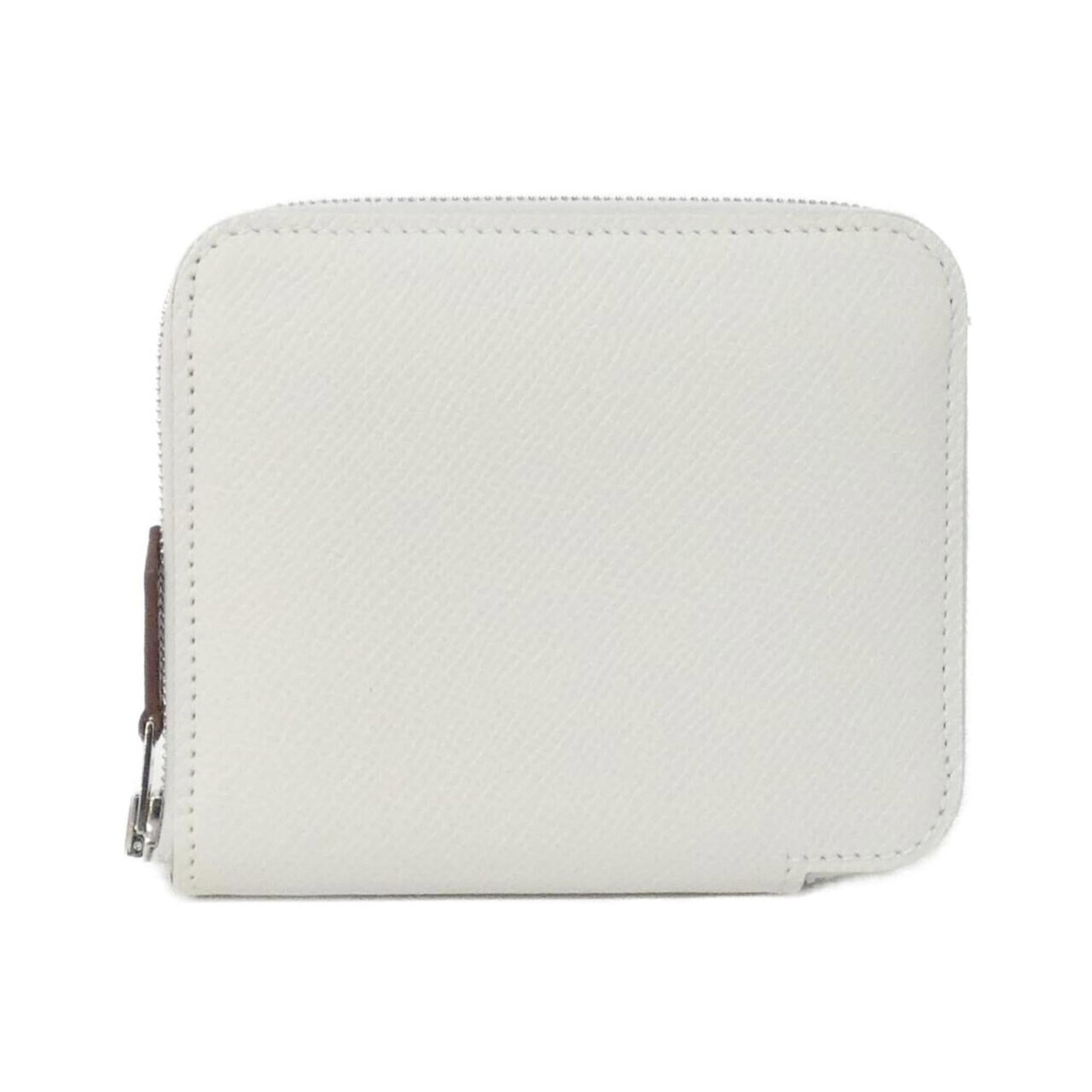 Silk - Hermes Wallet (Bi-Fold) Epsom Leather: Silk - Hermes Wallet (Bi-Fold) Epsom Leather A rare and elegant find, this pre-owned Hermes bi-fold wallet boasts the iconic Epsom leather and luxurious silk interior, perfectly complementing its clas