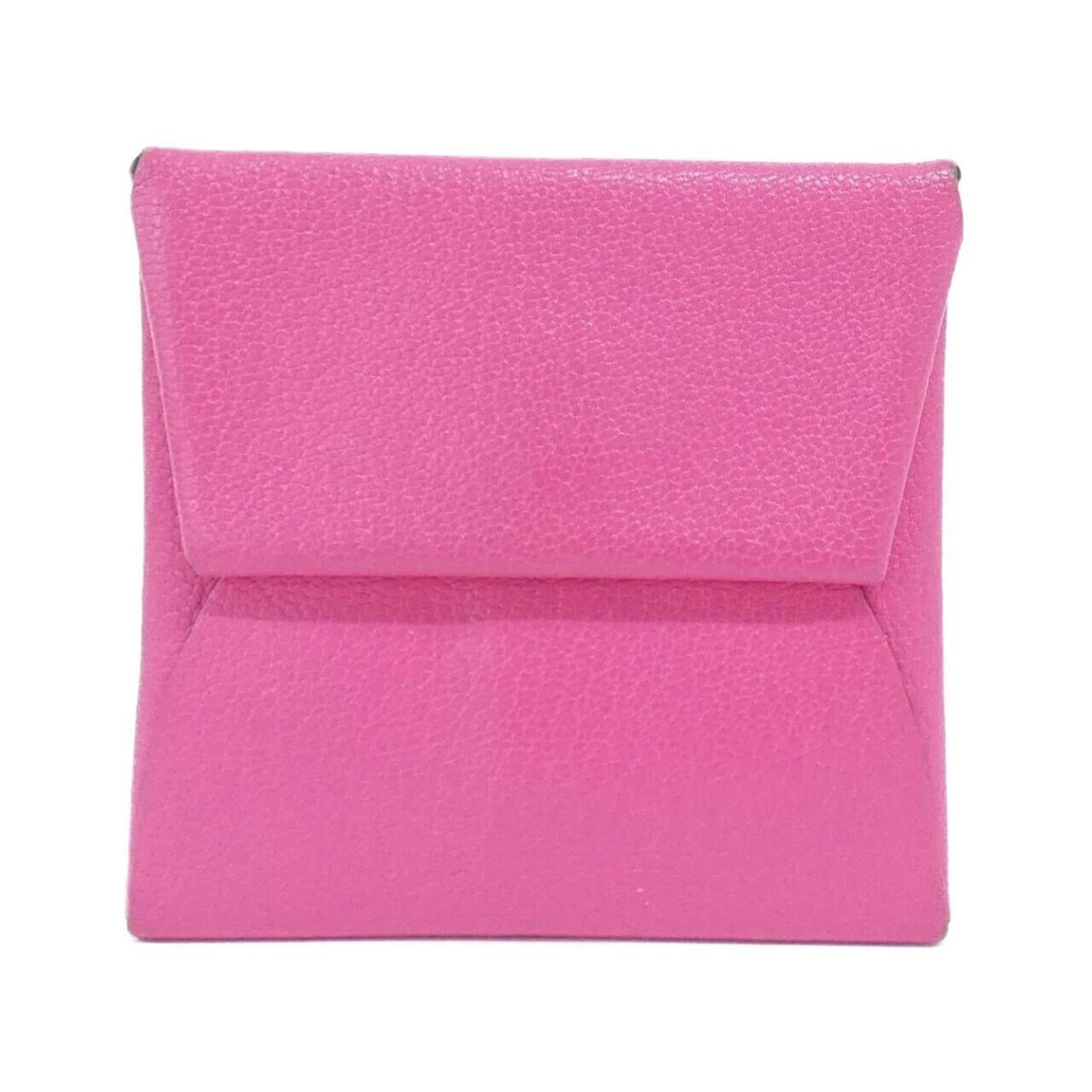 Hermes Coin Purse/ Case Chevre Leather: Hermes Coin Purse/ Case Chevre Leather A rare and elegant Hermes coin purse, crafted from rich chevre leather in a beautiful Rose Tyrien hue, adds a touch of sophistication to any accessory collection
