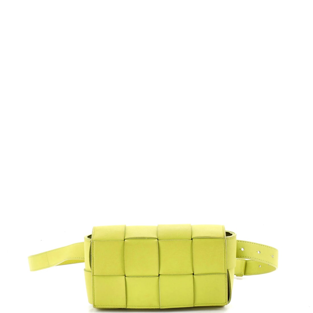 Bottega Veneta Cassette Bag in Maxi Intrecciato Leather: Bottega Veneta Cassette Bag in Maxi Intrecciato Leather The Bottega Veneta Cassette Bag in Maxi Intrecciato Leather is a timeless piece that exudes elegance and sophistication. Its signature green hue